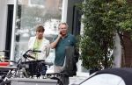 Amsterdam 22 juli 2023
Tom Egbers en zijn vrouw Janke Dekker winkelend in Amsterdam zuid. Ze waren oa bij Suit supply en de Joffers.