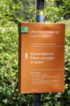 Lage Vuursche 28 juli 2023
Palijs Drakensteyn van prinss Beatrix . De poort is geschilderd en in de tuin staan hekken met donkee doeken voor privacy . Naast het landgoed is een stuk bouwgrond te koop.