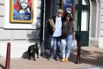 Amsterdam 6 juli 2023
Wilbert Gieske en zijn vrouw Roxane Catz wandelend met hun hond in het centrum van Amsterdam ter hoogte van Carre.