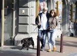 Amsterdam 6 juli 2023
Wilbert Gieske en zijn vrouw Roxane Catz wandelend met hun hond in het centrum van Amsterdam ter hoogte van Carre.