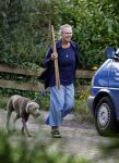 Zuiderwoude 26 juli 2023
Thijs Romer viert zijn verjaardag . Zijn moeder Yvonne Smolders is bij nhem thuis en laat de hond uit . Zus Nienke Romer en zwager Frederik Brom komen met hun dochter langs.