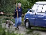 Zuiderwoude 26 juli 2023
Thijs Romer viert zijn verjaardag . Zijn moeder Yvonne Smolders is bij nhem thuis en laat de hond uit . Zus Nienke Romer en zwager Frederik Brom komen met hun dochter langs.