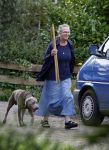 Zuiderwoude 26 juli 2023
Thijs Romer viert zijn verjaardag . Zijn moeder Yvonne Smolders is bij nhem thuis en laat de hond uit . Zus Nienke Romer en zwager Frederik Brom komen met hun dochter langs.