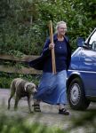 Zuiderwoude 26 juli 2023
Thijs Romer viert zijn verjaardag . Zijn moeder Yvonne Smolders is bij nhem thuis en laat de hond uit . Zus Nienke Romer en zwager Frederik Brom komen met hun dochter langs.