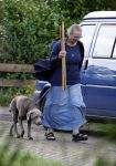 Zuiderwoude 26 juli 2023
Thijs Romer viert zijn verjaardag . Zijn moeder Yvonne Smolders is bij nhem thuis en laat de hond uit . Zus Nienke Romer en zwager Frederik Brom komen met hun dochter langs.