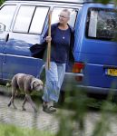 Zuiderwoude 26 juli 2023
Thijs Romer viert zijn verjaardag . Zijn moeder Yvonne Smolders is bij nhem thuis en laat de hond uit . Zus Nienke Romer en zwager Frederik Brom komen met hun dochter langs.