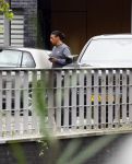 Almere 12 juli 2024
Ali B met mobieltje  in Almere op de dag van zijn veroordeling .