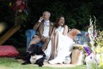 Arnhem 7 juli 2024
Annemarie Bruning en Frits Maeijer trouwen . Hun honden moeder en zoon zijn de getuigen . Marlayne Sahupala in de BAB en zingt verschillende liedjes .