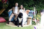 Arnhem 7 juli 2024
Annemarie Bruning en Frits Maeijer trouwen . Hun honden moeder en zoon zijn de getuigen . Marlayne Sahupala in de BAB en zingt verschillende liedjes .