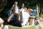 Arnhem 7 juli 2024
Annemarie Bruning en Frits Maeijer trouwen . Hun honden moeder en zoon zijn de getuigen . Marlayne Sahupala in de BAB en zingt verschillende liedjes .