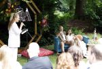 Arnhem 7 juli 2024
Annemarie Bruning en Frits Maeijer trouwen . Hun honden moeder en zoon zijn de getuigen . Marlayne Sahupala in de BAB en zingt verschillende liedjes .