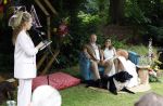 Arnhem 7 juli 2024
Annemarie Bruning en Frits Maeijer trouwen . Hun honden moeder en zoon zijn de getuigen . Marlayne Sahupala in de BAB en zingt verschillende liedjes .