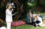 Arnhem 7 juli 2024
Annemarie Bruning en Frits Maeijer trouwen . Hun honden moeder en zoon zijn de getuigen . Marlayne Sahupala in de BAB en zingt verschillende liedjes .