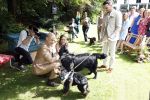 Arnhem 7 juli 2024
Annemarie Bruning en Frits Maeijer trouwen . Hun honden moeder en zoon zijn de getuigen . Marlayne Sahupala in de BAB en zingt verschillende liedjes .