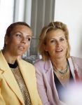 Laren 2 juli 2024
Boekpresentatie Vivian Reijs . oa aanwezig Leontine Ruiters Anouk de Mol Anouk Smulders Merel v Carlsburg .
Ook haar dochter Day Ewbank moeder Meddy Clous en broer Bobby Clous waren aanwezig.