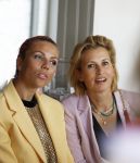 Laren 2 juli 2024
Boekpresentatie Vivian Reijs . oa aanwezig Leontine Ruiters Anouk de Mol Anouk Smulders Merel v Carlsburg .
Ook haar dochter Day Ewbank moeder Meddy Clous en broer Bobby Clous waren aanwezig.