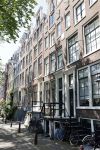 Amsterdam 30 juli 2024
Huis van Beau v Erven Dorens . Peter v d Vorst heeft het huis 2 huizen links naast Beau gekocht