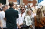 Amsterdam 15 juli 2024
Herdenkingsmonument Peter R. de Vries onthuld in Amsterdam Het kunstwerk bestaat uit twee bronzen handen die in elkaar grijpen en is gemaakt door kunstenares Rini Hurkmans. Burgemeester Femke Halsema en Kelly de Vries spreken tijdens de onthulling van het monument. Humbert Tan presenteert het . Ook zijn vrouw Jaqueline de Vries zoon Royce de Vries (met vrouw ) en Kelly de Vries (met partner) waren natuurlijk aanwezig . Carlo Boszhard en Herald