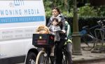 Amsterdam 13 juli 2024
Charlie Chan Dagelet  met kinderen op de fiets
