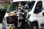 Amsterdam 13 juli 2024
Charlie Chan Dagelet  met kinderen op de fiets