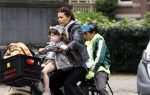 Amsterdam 13 juli 2024
Charlie Chan Dagelet  met kinderen op de fiets