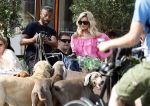 Amsterdam 18 juli 2024
Connie Witteman zit op terras en op dat moment komt de honden fluitseraar voorbij met oa de hond van Connie . Ze ging de hond natuurlijk meteen aaien.