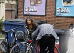 Amsterdam 1 juli 2024
Youp van t Hek en zijn vrouw Debby Petter op terras en op de fiets in Amsterdam zuid. Ze zijn beide druk op hun telefoon.