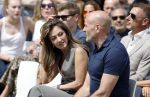 Amsterdam 15 juli 2024
Herdenkingsmonument Peter R. de Vries onthuld in Amsterdam Het kunstwerk bestaat uit twee bronzen handen die in elkaar grijpen en is gemaakt door kunstenares Rini Hurkmans. Burgemeester Femke Halsema en Kelly de Vries spreken tijdens de onthulling van het monument. Humbert Tan presenteert het . Ook zijn vrouw Jaqueline de Vries zoon Royce de Vries (met vrouw ) en Kelly de Vries (met partner) waren natuurlijk aanwezig . Dilan Yesilgoz  met haar man Rene Zegerius en heel veel beveiliging