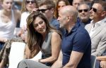 Amsterdam 15 juli 2024
Herdenkingsmonument Peter R. de Vries onthuld in Amsterdam Het kunstwerk bestaat uit twee bronzen handen die in elkaar grijpen en is gemaakt door kunstenares Rini Hurkmans. Burgemeester Femke Halsema en Kelly de Vries spreken tijdens de onthulling van het monument. Humbert Tan presenteert het . Ook zijn vrouw Jaqueline de Vries zoon Royce de Vries (met vrouw ) en Kelly de Vries (met partner) waren natuurlijk aanwezig . Dilan Yesilgoz  met haar man Rene Zegerius en heel veel beveiliging