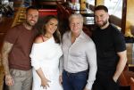 Amsterdam 17 juli 2024
Familie Roelvink gaan nieuwe serie opnemen voor RTL/Videoland.
AAnwezig in the Harbour Club Dries Roelvink Honoria Roelvin Donny Roelvink en Dave Roelvink.