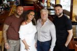 Amsterdam 17 juli 2024
Familie Roelvink gaan nieuwe serie opnemen voor RTL/Videoland.
AAnwezig in the Harbour Club Dries Roelvink Honoria Roelvin Donny Roelvink en Dave Roelvink.