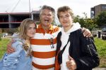 Huizen 14 juli 2024
Presenatie magazine van Nicole des Bouvrie . Emile Ratelband kwam met zijn zoon en dochters. Emile liep weer op blote voeten