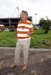 Huizen 14 juli 2024
Presenatie magazine van Nicole des Bouvrie . Emile Ratelband kwam met zijn zoon en dochters. Emile liep weer op blote voeten
