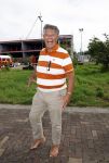 Huizen 14 juli 2024
Presenatie magazine van Nicole des Bouvrie . Emile Ratelband kwam met zijn zoon en dochters. Emile liep weer op blote voeten