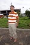 Huizen 14 juli 2024
Presenatie magazine van Nicole des Bouvrie . Emile Ratelband kwam met zijn zoon en dochters. Emile liep weer op blote voeten