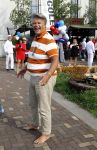 Huizen 14 juli 2024
Presenatie magazine van Nicole des Bouvrie . Emile Ratelband kwam met zijn zoon en dochters. Emile liep weer op blote voeten