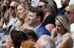 Amsterdam 15 juli 2024
Herdenkingsmonument Peter R. de Vries onthuld in Amsterdam Het kunstwerk bestaat uit twee bronzen handen die in elkaar grijpen en is gemaakt door kunstenares Rini Hurkmans. Burgemeester Femke Halsema en Kelly de Vries spreken tijdens de onthulling van het monument. Humbert Tan presenteert het . Ook zijn vrouw Jaqueline de Vries zoon Royce de Vries (met vrouw ) en Kelly de Vries (met partner) waren natuurlijk aanwezig .