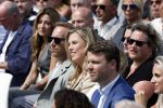Amsterdam 15 juli 2024
Herdenkingsmonument Peter R. de Vries onthuld in Amsterdam Het kunstwerk bestaat uit twee bronzen handen die in elkaar grijpen en is gemaakt door kunstenares Rini Hurkmans. Burgemeester Femke Halsema en Kelly de Vries spreken tijdens de onthulling van het monument. Humbert Tan presenteert het . Ook zijn vrouw Jaqueline de Vries zoon Royce de Vries (met vrouw ) en Kelly de Vries (met partner) waren natuurlijk aanwezig .