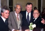 Amsterdam, 21 december 1999
Rita Reijs 75 jaar

Tom Westermeijer Sr. met Paul Huf, Jacques D'Ancona en Joop Braakhekke

PETER SMULDERS BV