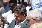 Amsterdam 15 juli 2024
Herdenkingsmonument Peter R. de Vries onthuld in Amsterdam Het kunstwerk bestaat uit twee bronzen handen die in elkaar grijpen en is gemaakt door kunstenares Rini Hurkmans. Burgemeester Femke Halsema en Kelly de Vries spreken tijdens de onthulling van het monument. Humbert Tan presenteert het . Ook zijn vrouw Jaqueline de Vries zoon Royce de Vries (met vrouw ) en Kelly de Vries (met partner) waren natuurlijk aanwezig . Jan Hein Kuipers