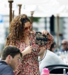 Amsterdam 9 juli 2024
Katja Schuurman op terras in Amsterdam zuid met een kennis . Ze eten oesters