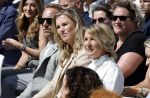 Amsterdam 15 juli 2024
Herdenkingsmonument Peter R. de Vries onthuld in Amsterdam Het kunstwerk bestaat uit twee bronzen handen die in elkaar grijpen en is gemaakt door kunstenares Rini Hurkmans. Burgemeester Femke Halsema en Kelly de Vries spreken tijdens de onthulling van het monument. Humbert Tan presenteert het . Ook zijn vrouw Jaqueline de Vries zoon Royce de Vries (met vrouw ) en Kelly de Vries (met partner) waren natuurlijk aanwezig .