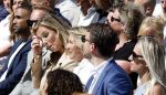 Amsterdam 15 juli 2024
Herdenkingsmonument Peter R. de Vries onthuld in Amsterdam Het kunstwerk bestaat uit twee bronzen handen die in elkaar grijpen en is gemaakt door kunstenares Rini Hurkmans. Burgemeester Femke Halsema en Kelly de Vries spreken tijdens de onthulling van het monument. Humbert Tan presenteert het . Ook zijn vrouw Jaqueline de Vries zoon Royce de Vries (met vrouw ) en Kelly de Vries (met partner) waren natuurlijk aanwezig .