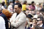 Amsterdam 15 juli 2024
Herdenkingsmonument Peter R. de Vries onthuld in Amsterdam Het kunstwerk bestaat uit twee bronzen handen die in elkaar grijpen en is gemaakt door kunstenares Rini Hurkmans. Burgemeester Femke Halsema en Kelly de Vries spreken tijdens de onthulling van het monument. Humbert Tan presenteert het . Ook zijn vrouw Jaqueline de Vries zoon Royce de Vries (met vrouw ) en Kelly de Vries (met partner) waren natuurlijk aanwezig . Khalid Kasem