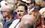 Amsterdam 15 juli 2024
Herdenkingsmonument Peter R. de Vries onthuld in Amsterdam Het kunstwerk bestaat uit twee bronzen handen die in elkaar grijpen en is gemaakt door kunstenares Rini Hurkmans. Burgemeester Femke Halsema en Kelly de Vries spreken tijdens de onthulling van het monument. Humbert Tan presenteert het . Ook zijn vrouw Jaqueline de Vries zoon Royce de Vries (met vrouw ) en Kelly de Vries (met partner) waren natuurlijk aanwezig . Khalid Kasem