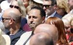Amsterdam 15 juli 2024
Herdenkingsmonument Peter R. de Vries onthuld in Amsterdam Het kunstwerk bestaat uit twee bronzen handen die in elkaar grijpen en is gemaakt door kunstenares Rini Hurkmans. Burgemeester Femke Halsema en Kelly de Vries spreken tijdens de onthulling van het monument. Humbert Tan presenteert het . Ook zijn vrouw Jaqueline de Vries zoon Royce de Vries (met vrouw ) en Kelly de Vries (met partner) waren natuurlijk aanwezig . Khalid Kasem