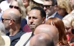 Amsterdam 15 juli 2024
Herdenkingsmonument Peter R. de Vries onthuld in Amsterdam Het kunstwerk bestaat uit twee bronzen handen die in elkaar grijpen en is gemaakt door kunstenares Rini Hurkmans. Burgemeester Femke Halsema en Kelly de Vries spreken tijdens de onthulling van het monument. Humbert Tan presenteert het . Ook zijn vrouw Jaqueline de Vries zoon Royce de Vries (met vrouw ) en Kelly de Vries (met partner) waren natuurlijk aanwezig . Khalid Kasem