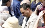 Amsterdam 15 juli 2024
Herdenkingsmonument Peter R. de Vries onthuld in Amsterdam Het kunstwerk bestaat uit twee bronzen handen die in elkaar grijpen en is gemaakt door kunstenares Rini Hurkmans. Burgemeester Femke Halsema en Kelly de Vries spreken tijdens de onthulling van het monument. Humbert Tan presenteert het . Ook zijn vrouw Jaqueline de Vries zoon Royce de Vries (met vrouw ) en Kelly de Vries (met partner) waren natuurlijk aanwezig . Khalid Kasem