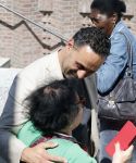 Amsterdam 15 juli 2024
Herdenkingsmonument Peter R. de Vries onthuld in Amsterdam Het kunstwerk bestaat uit twee bronzen handen die in elkaar grijpen en is gemaakt door kunstenares Rini Hurkmans. Burgemeester Femke Halsema en Kelly de Vries spreken tijdens de onthulling van het monument. Humbert Tan presenteert het . Ook zijn vrouw Jaqueline de Vries zoon Royce de Vries (met vrouw ) en Kelly de Vries (met partner) waren natuurlijk aanwezig . Khalid Kasem