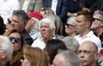 Amsterdam 15 juli 2024
Herdenkingsmonument Peter R. de Vries onthuld in Amsterdam Het kunstwerk bestaat uit twee bronzen handen die in elkaar grijpen en is gemaakt door kunstenares Rini Hurkmans. Burgemeester Femke Halsema en Kelly de Vries spreken tijdens de onthulling van het monument. Humbert Tan presenteert het . Ook zijn vrouw Jaqueline de Vries zoon Royce de Vries (met vrouw ) en Kelly de Vries (met partner) waren natuurlijk aanwezig . Klaas Wilting